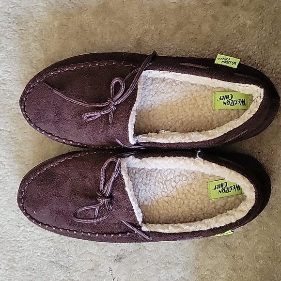 Other - NWOT Memory Foam Sherpa Slippers